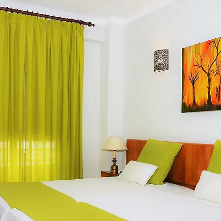 Turisticos Lindomar Lägenhetshotell 4*