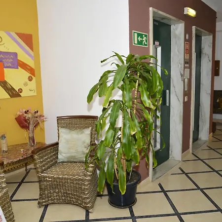 Turisticos Lindomar 4* Armação de Pêra