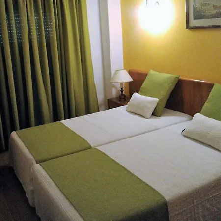 アパートホテル Turisticos Lindomar 3*
